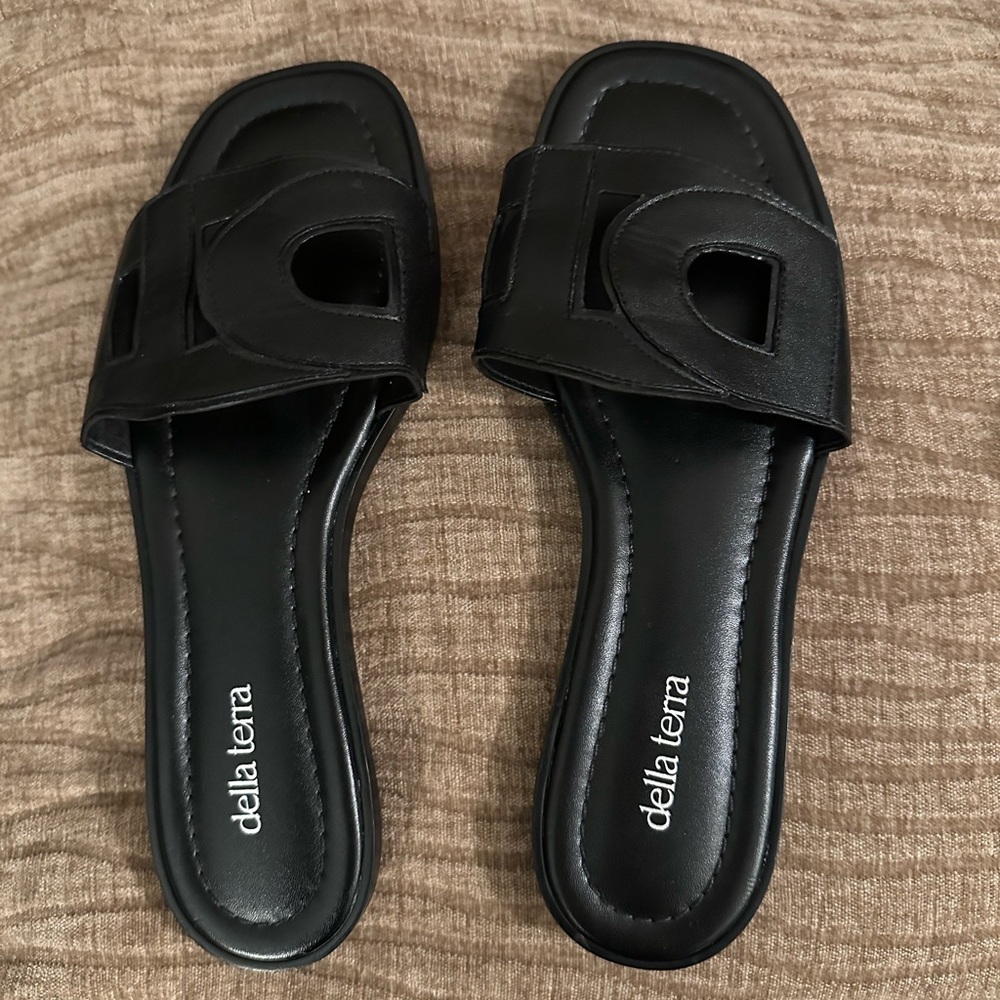 Della Vegan Flat Square Toe Slide Sandals (used excellent condition) 8.5
